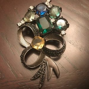 Avon bow brooch